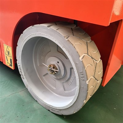 স্ব-চালিত বৈদ্যুতিক কাঁচি লিফট